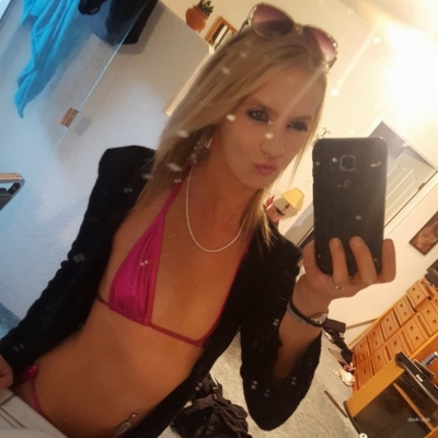 Selfie of a skinny blonde